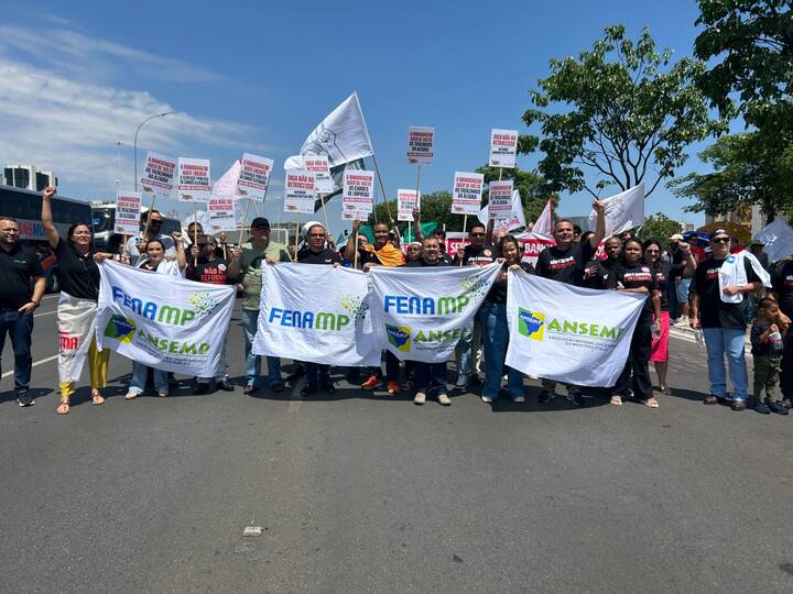 SIMPE-RS se une a representantes de todo o país na Marcha Nacional contra a Reforma Administrativa