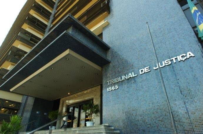 Justiça reconhece direito retroativo de abono permanência sobre férias e licença-prêmio no MPRS