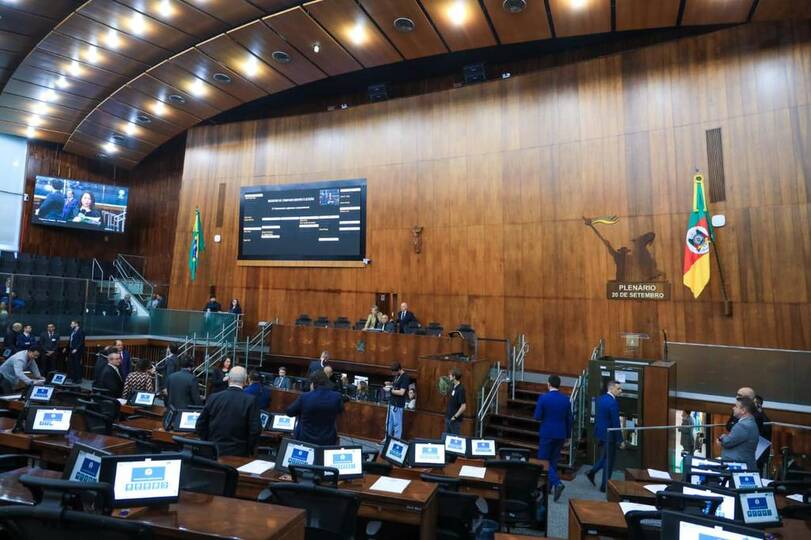 PEC da Data-Base avança para o Plenário após articulação do SIMPE e requerimentos parlamentares
